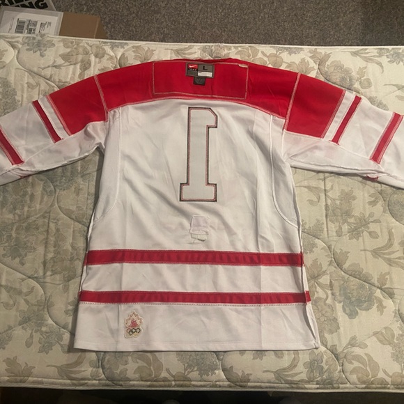 2010 Vancouver Olympics Team Canada Nike Hockey Jersey - Picture 7 of 8